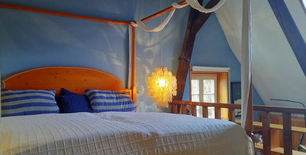 Ferienwohnung Lieblingsplatz in Bremen Oberneuland. 4 Gäste, 1 Schlafzimmer, Doppelschlafcouch im Wohnzimmer, 1 Badezimmer, 1 Küche Anbieter: Elin-Astrid Becker (Privatperson) Sprachen: Englisch, Deutsch